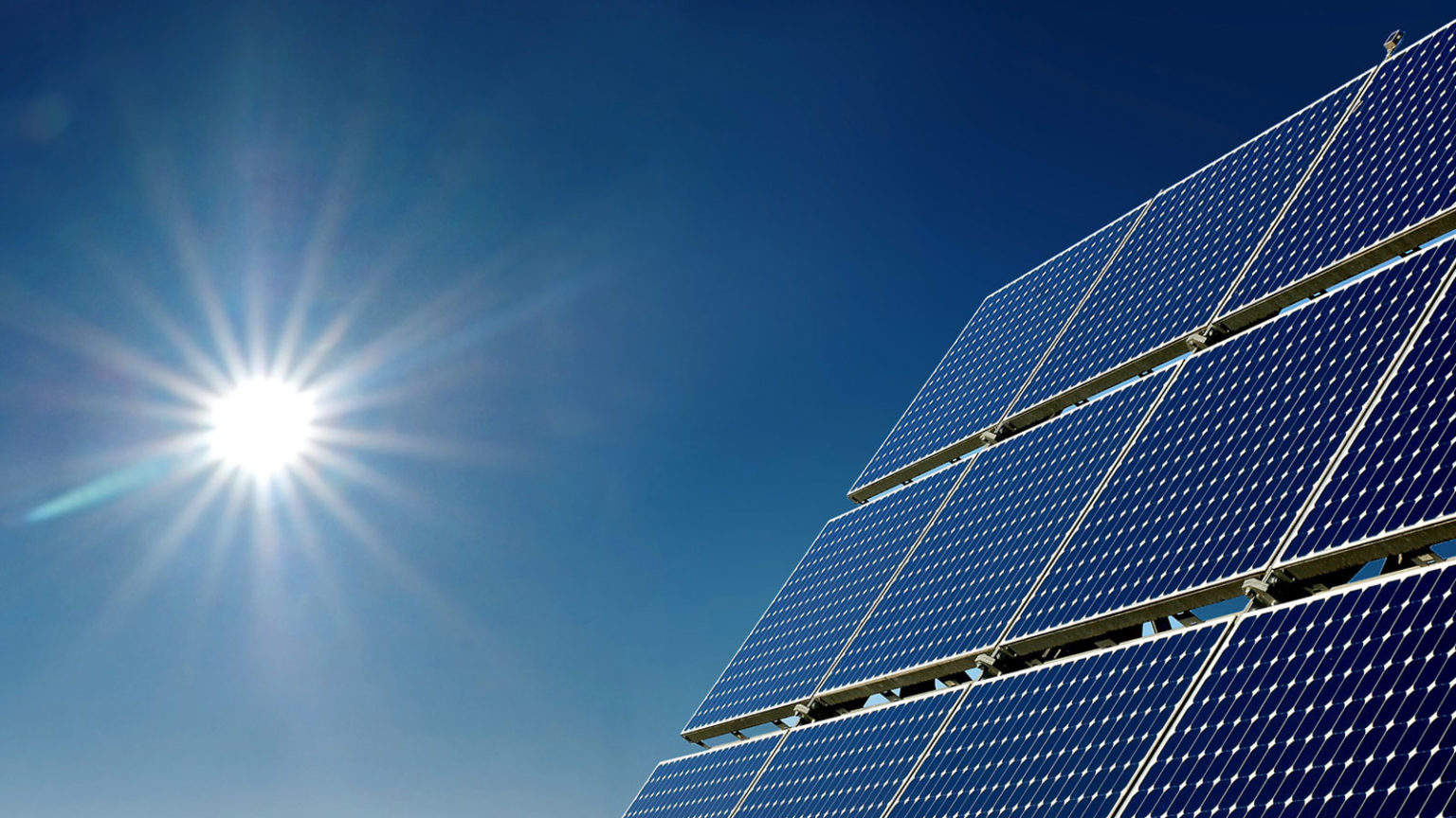 De invloed van weer op zonnepanelen lees over het rendement